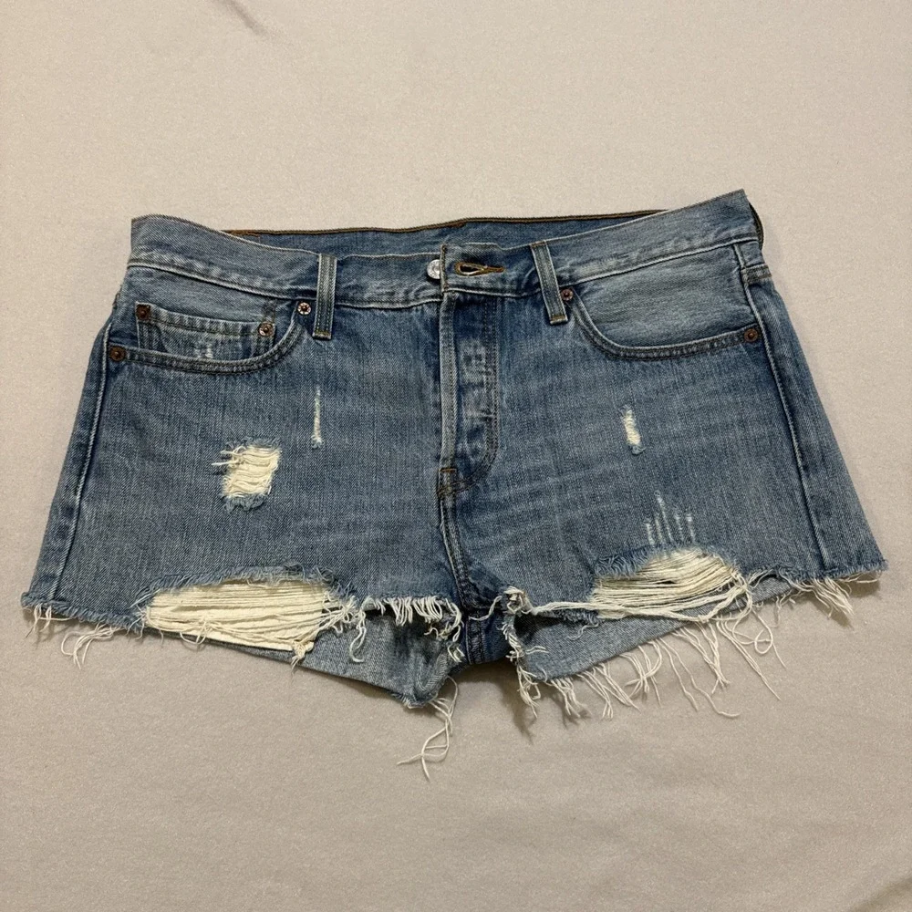 Levi's Vintage Women 501‎ Shorts Distressed Frayed Button Fly Blue Sz W32